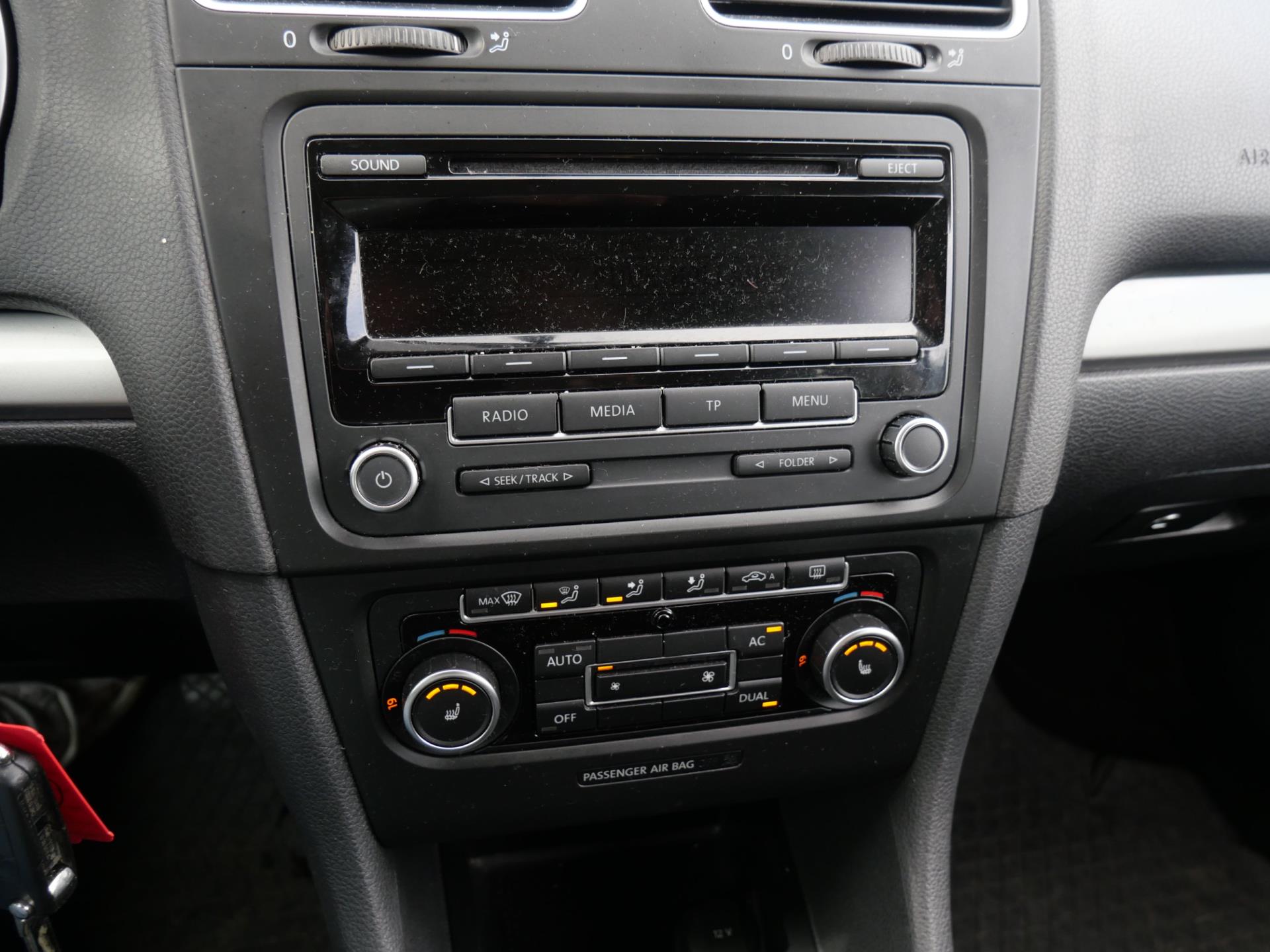 47430572-11.jpg