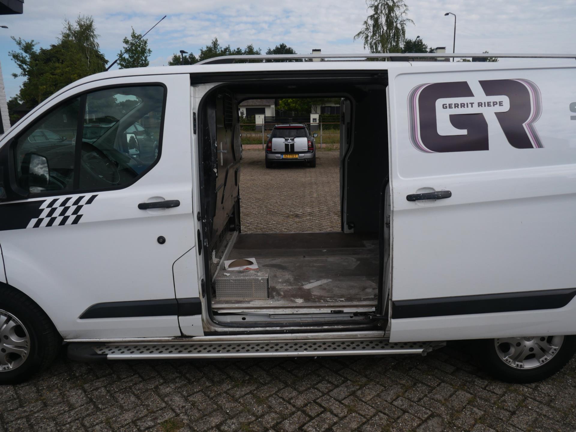 47463159-15.jpg