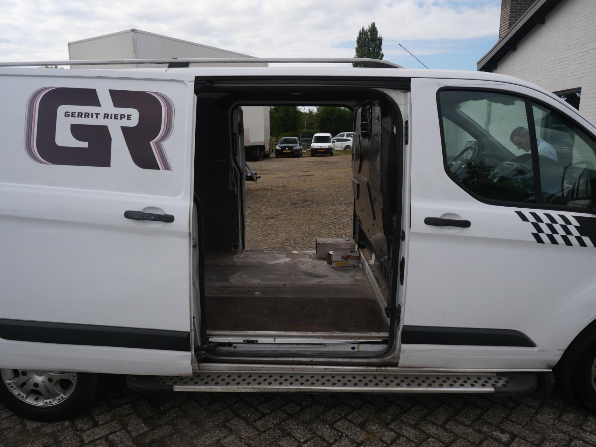 47463159-17.jpg