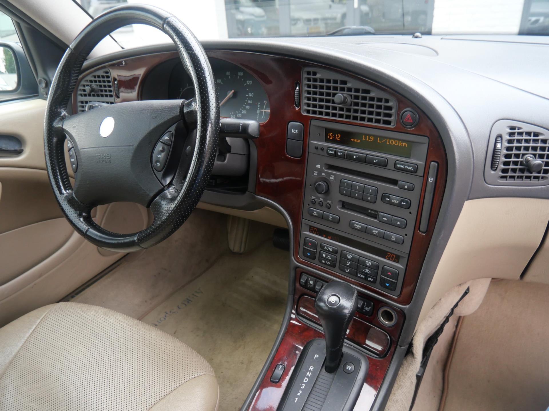 47962860-7.jpg