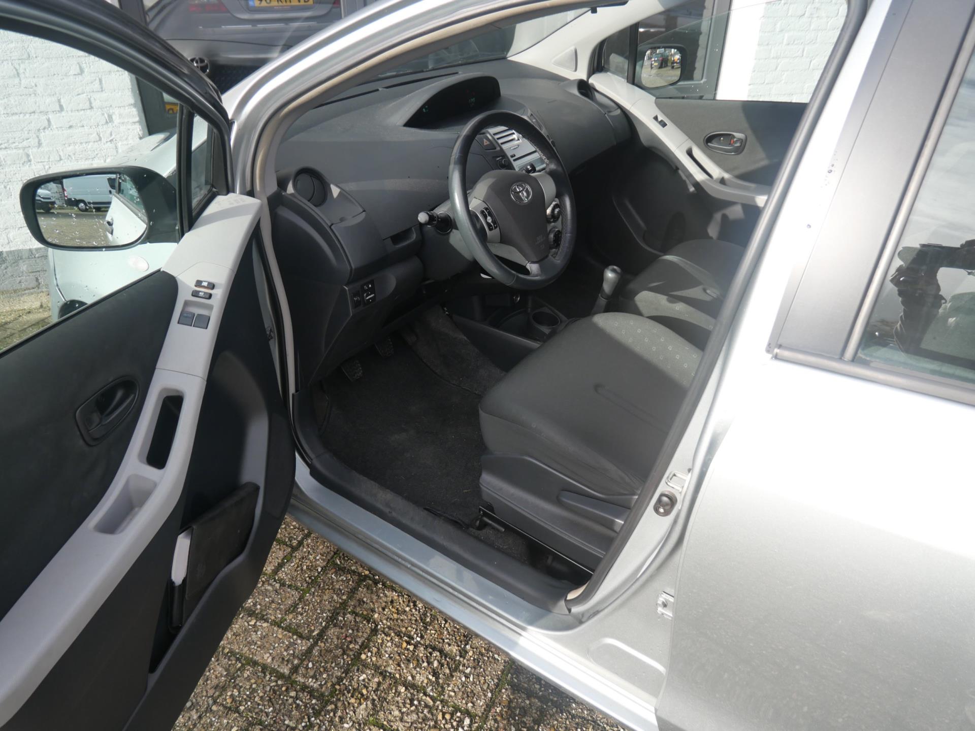 48699498-2.jpg