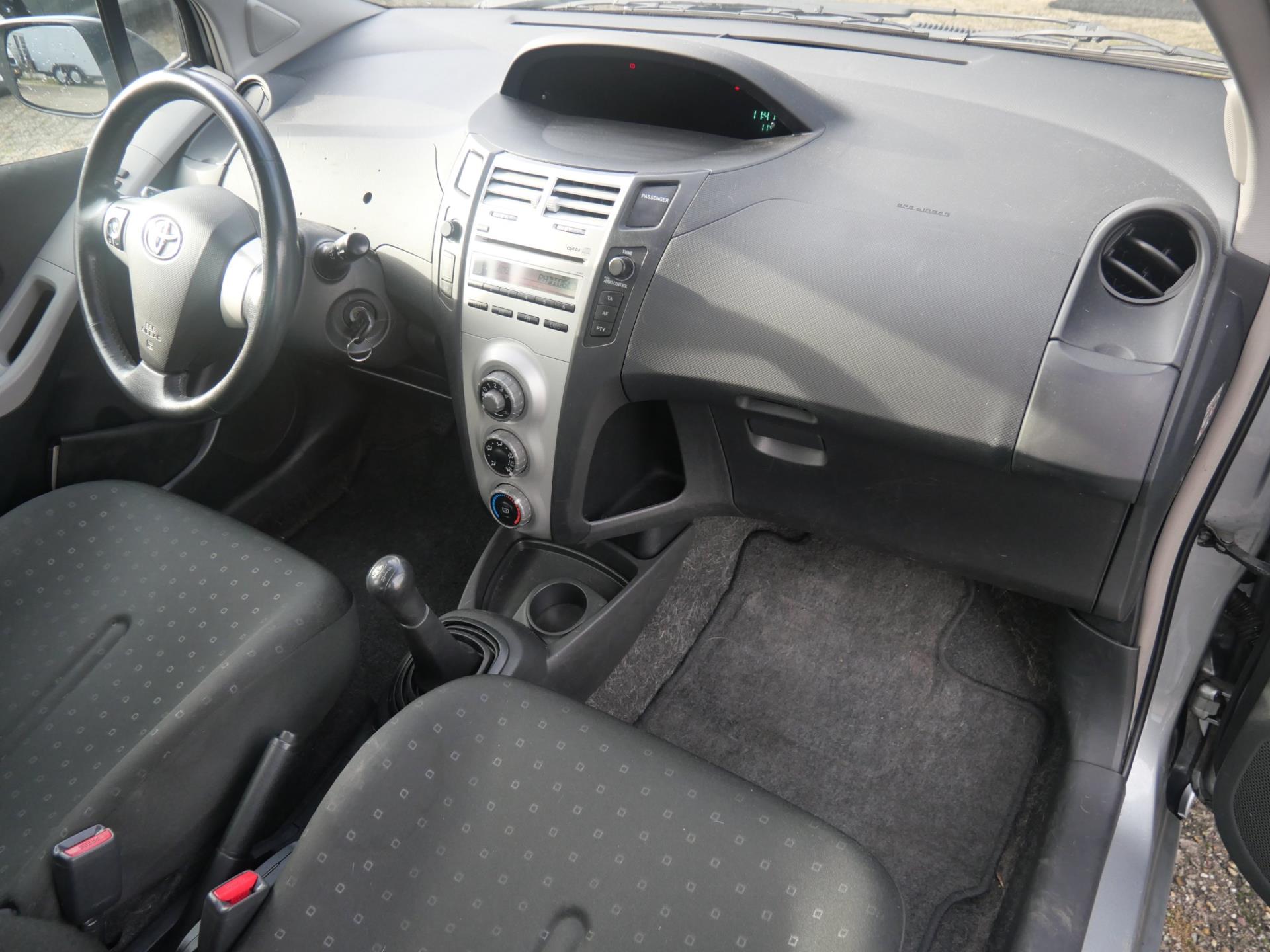 48699498-7.jpg